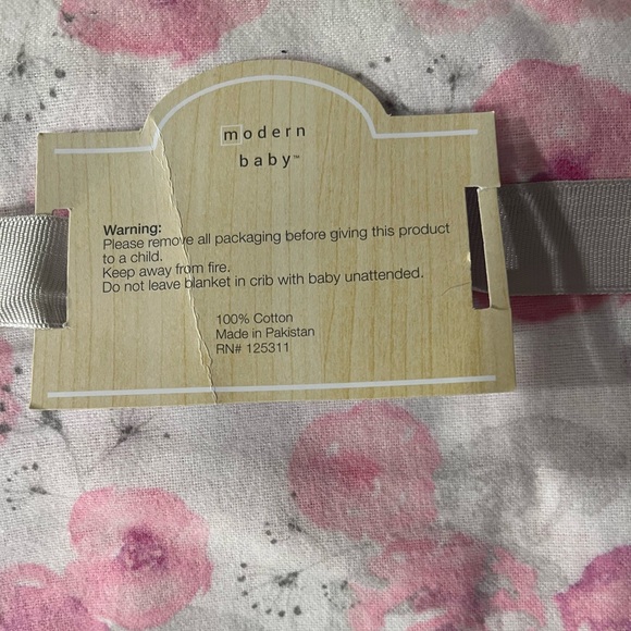 NWT 2 Packs of Baby Girls Receiving Blankets Burp Cloths Floral Elephant Pink - Picture 3 of 4